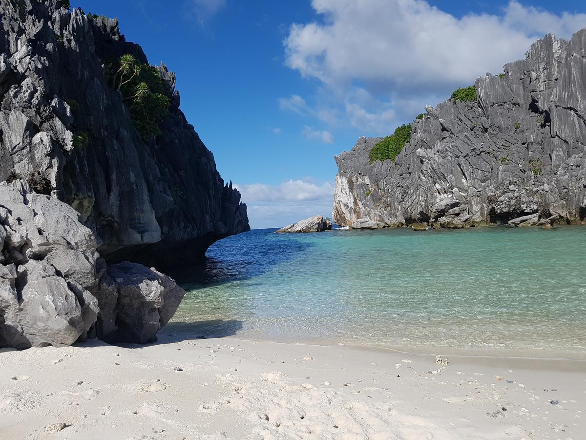 Sunny Island Resort (Adults Only) Эль-Нидо Экстерьер фото